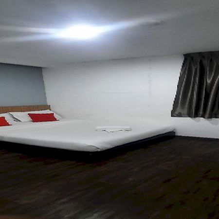 Super Oyo 90724 Rg Hotel Air Hitam Exterior foto